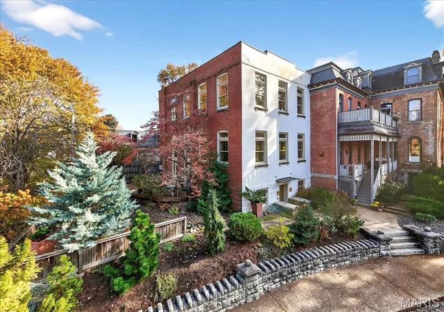 $950,000 | 6 Benton Place, St. Louis, MO 63104