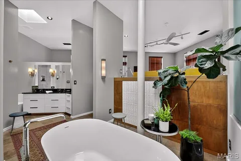 $950,000 | 6 Benton Place, St. Louis, MO 63104