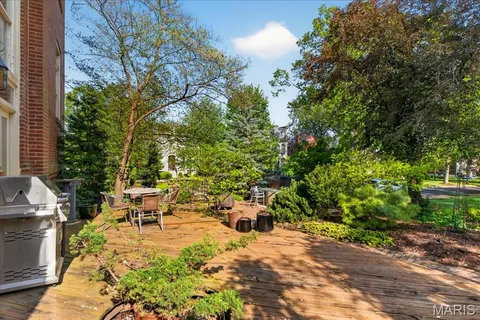 $895,000 | 6 Benton Place, St. Louis, MO 63104