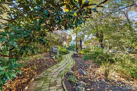 $950,000 | 6 Benton Place, St. Louis, MO 63104