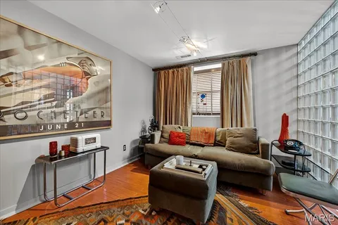 $950,000 | 6 Benton Place, St. Louis, MO 63104