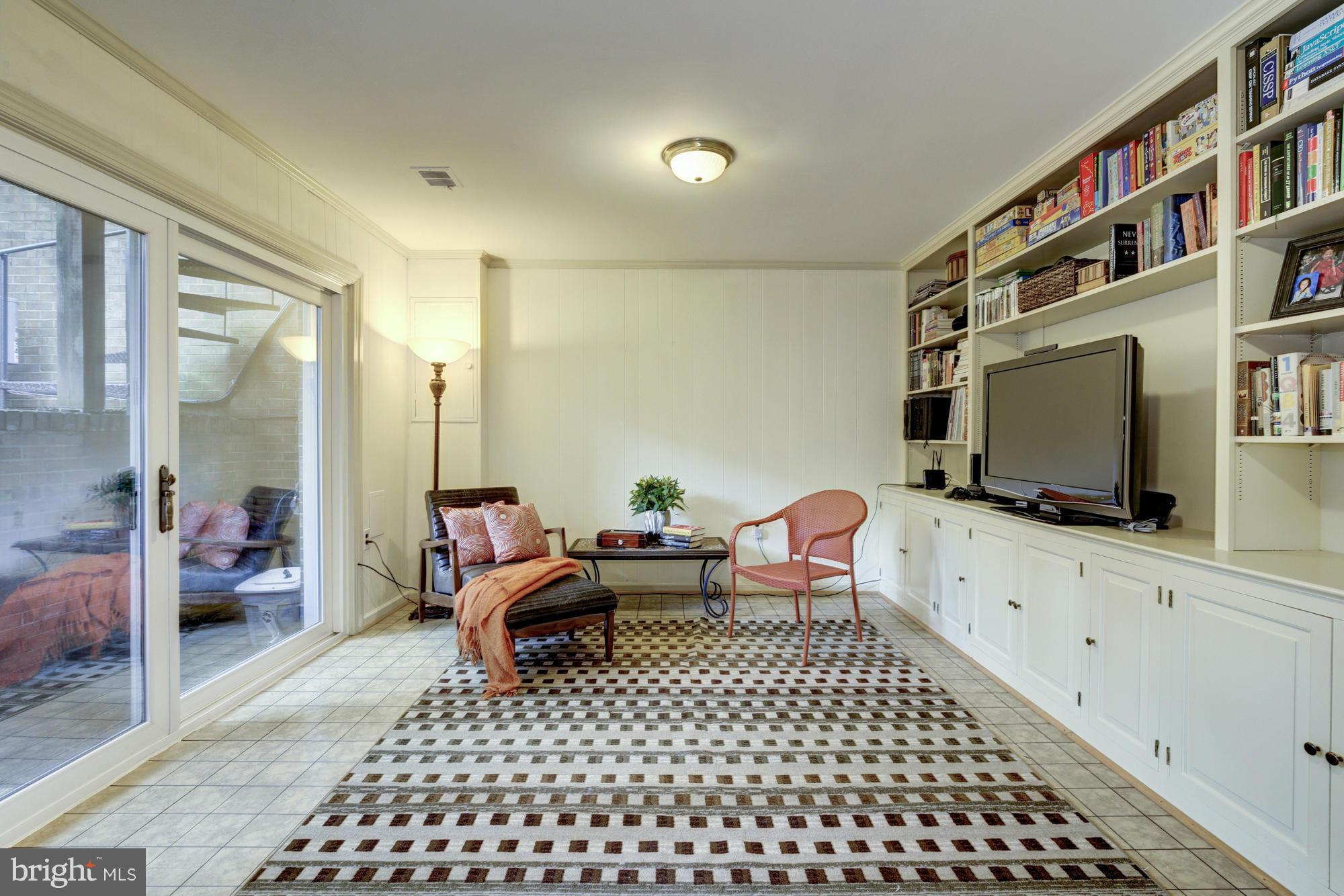 613 I Street Southwest Washington, DC 20024 - Photo 14 of 17 Family Room