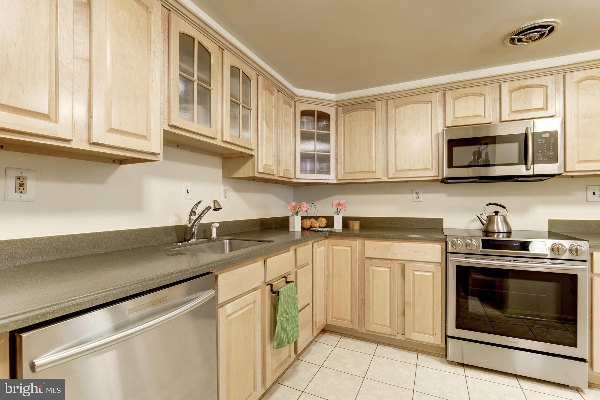613 I Street Southwest Washington, DC 20024 - Photo 6 of 17 Kitchen