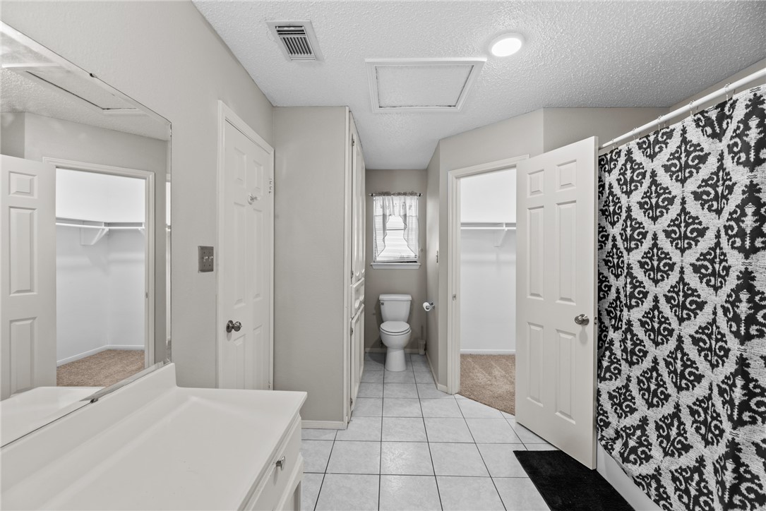 3025 Quail Springs Road, Unit B7 Corpus Christi, TX 78414 - Photo 18 of 23 a bedroom with a bed and a bathroom