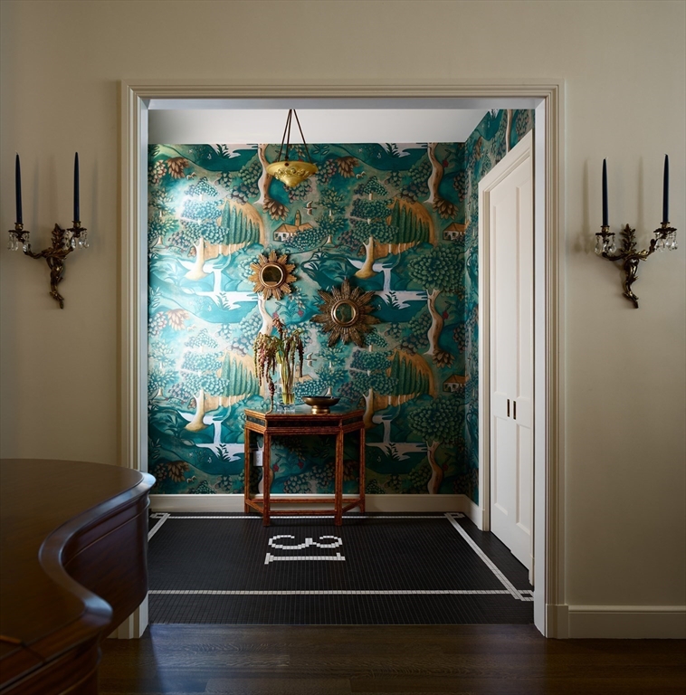 31 Worcester Street Boston, MA 02118 - Photo 14 of 30 a room with furniture and a potted plant