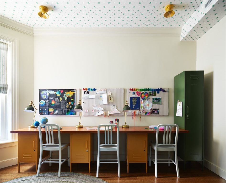 31 Worcester Street Boston, MA 02118 - Photo 22 of 30 a dining room with a table chairs and a refrigerator