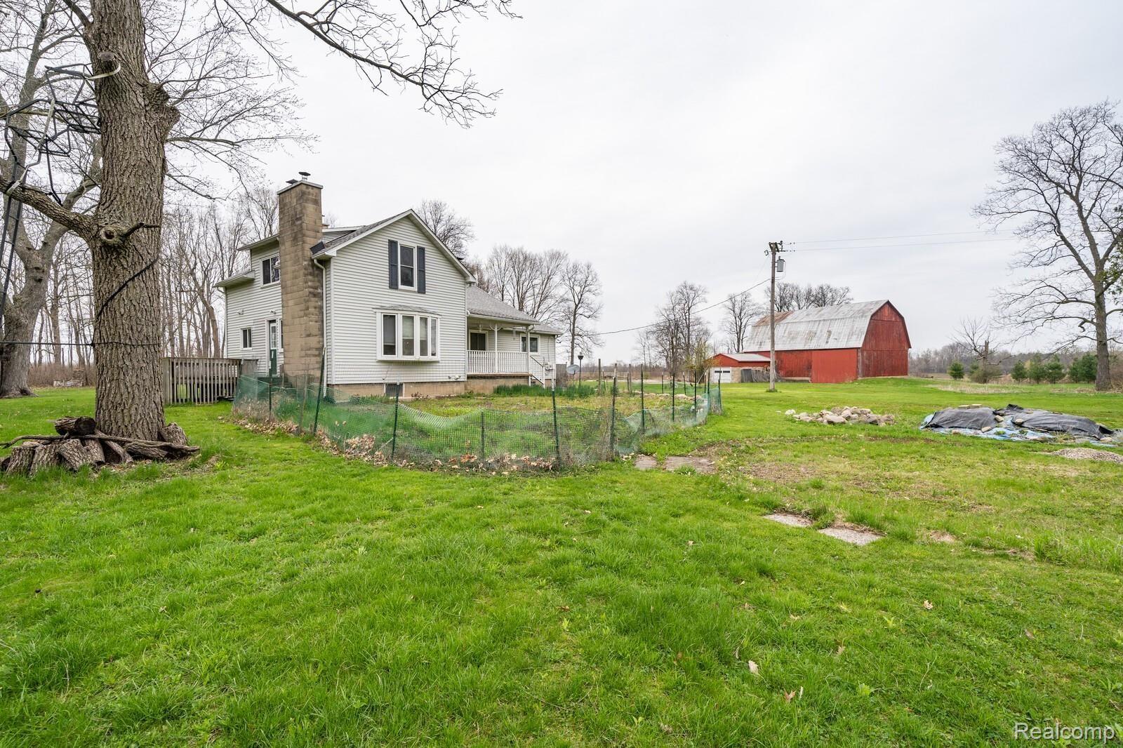 5511 Galbraith Line Road Croswell, MI 48422 - Photo 3 of 36 06_DSC00953_mls.jpg