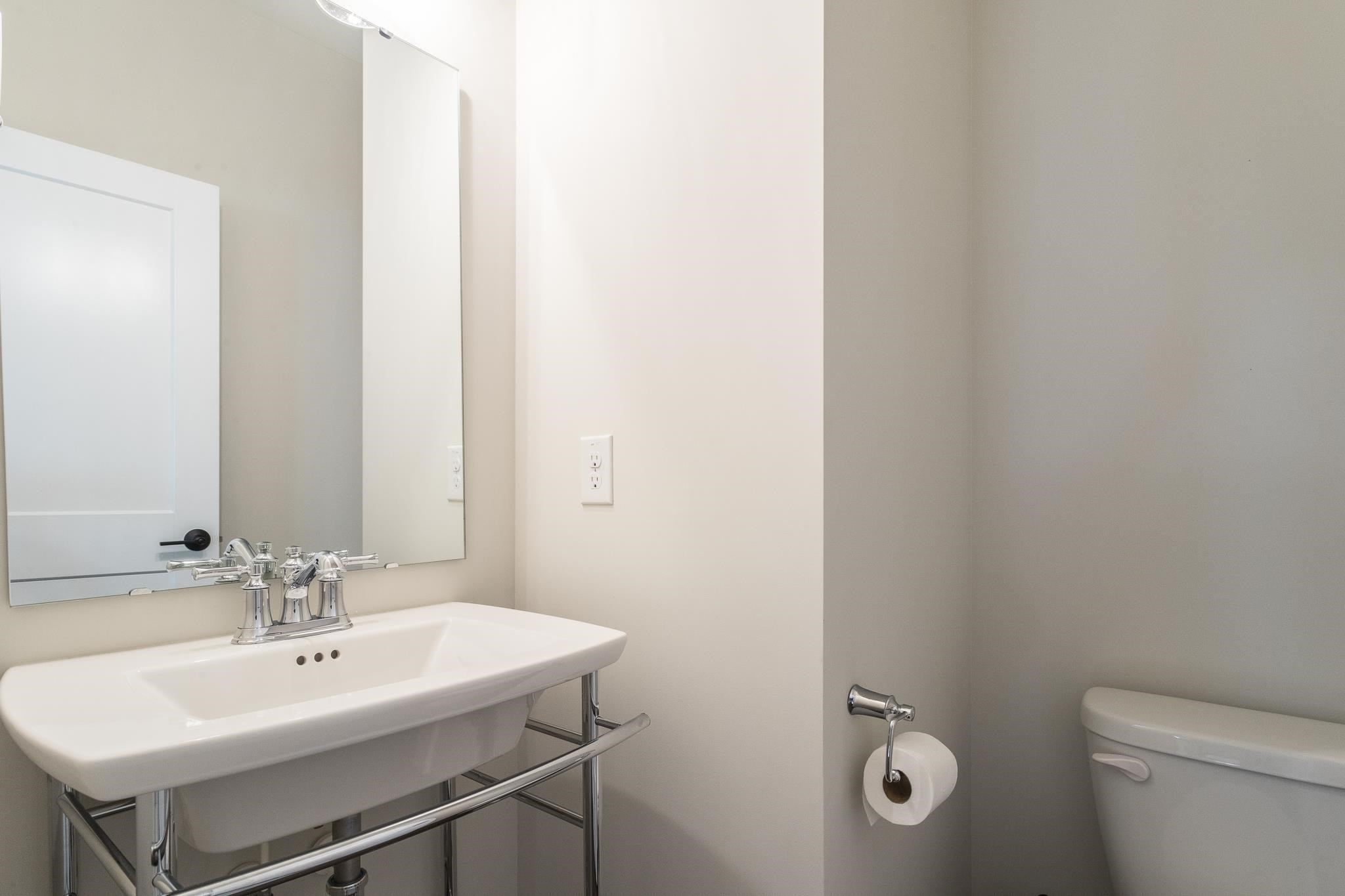 1611 Draper View Loop, Unit 104 Raleigh, NC 27608 - Photo 28 of 32 2nd Fl Half Bath