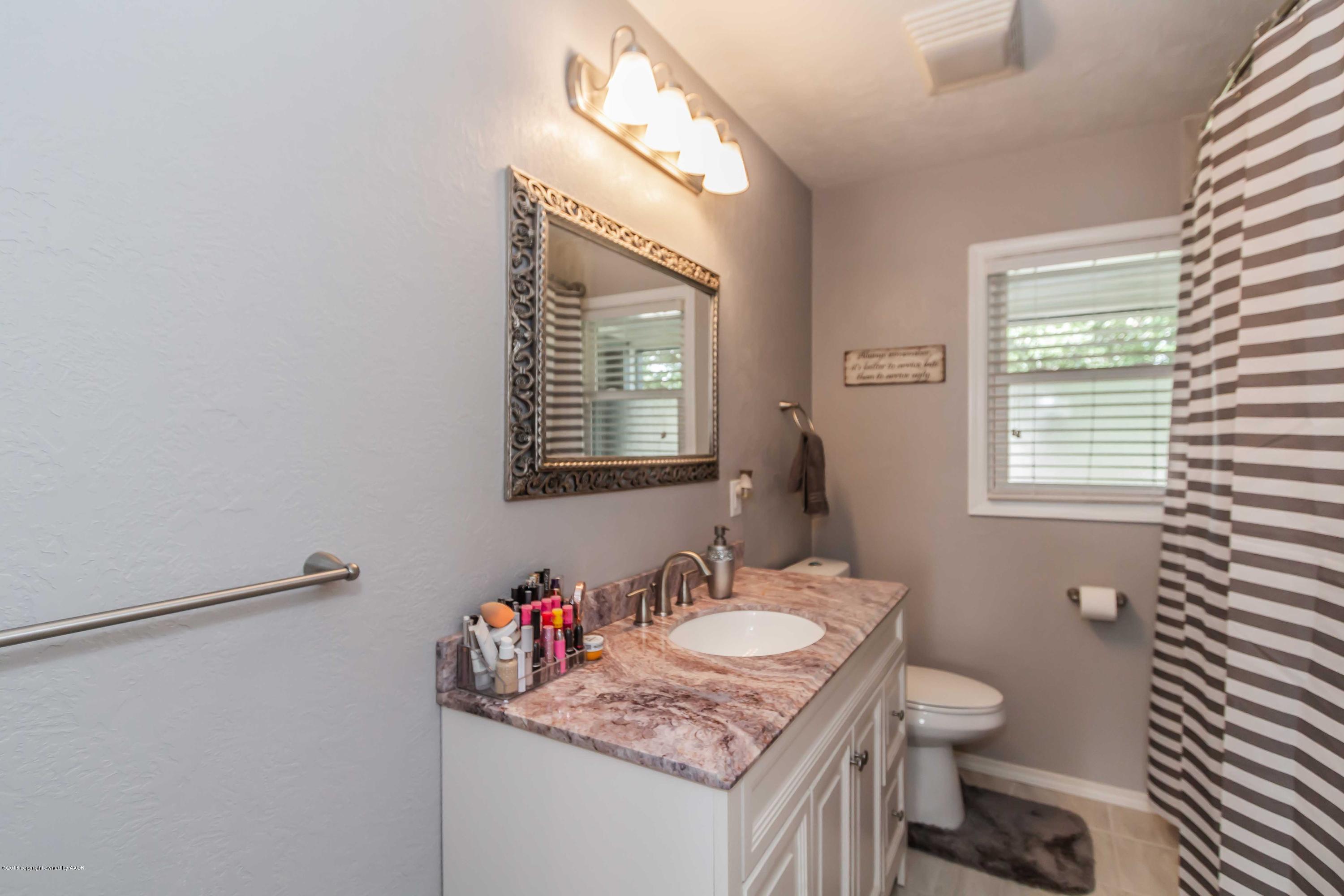 4301 Parker Street Amarillo, TX 79110 - Photo 15 of 42 BATHROOM 2 VIEW 1