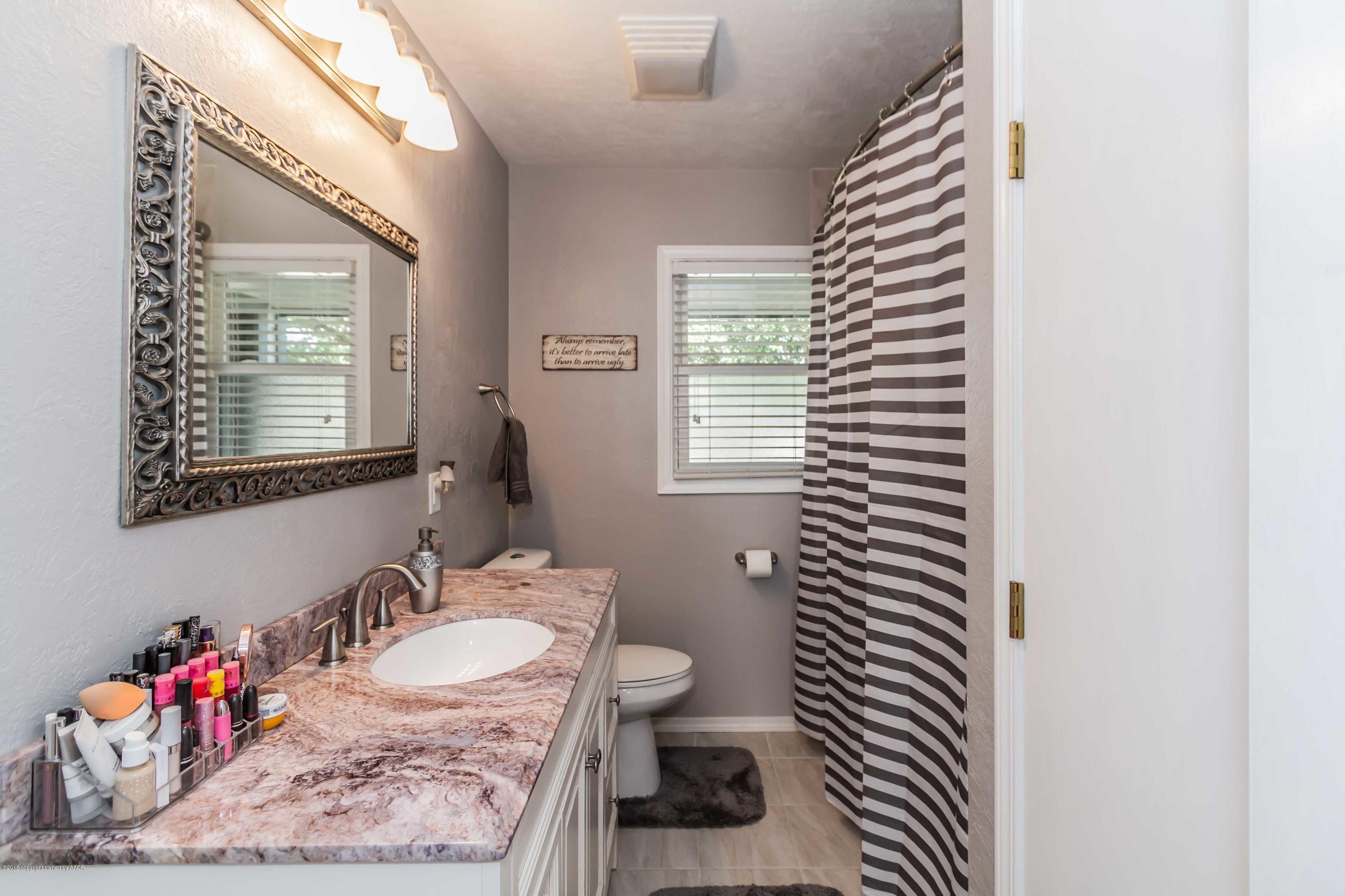 4301 Parker Street Amarillo, TX 79110 - Photo 16 of 42 BATHROOM 2 VIEW 2
