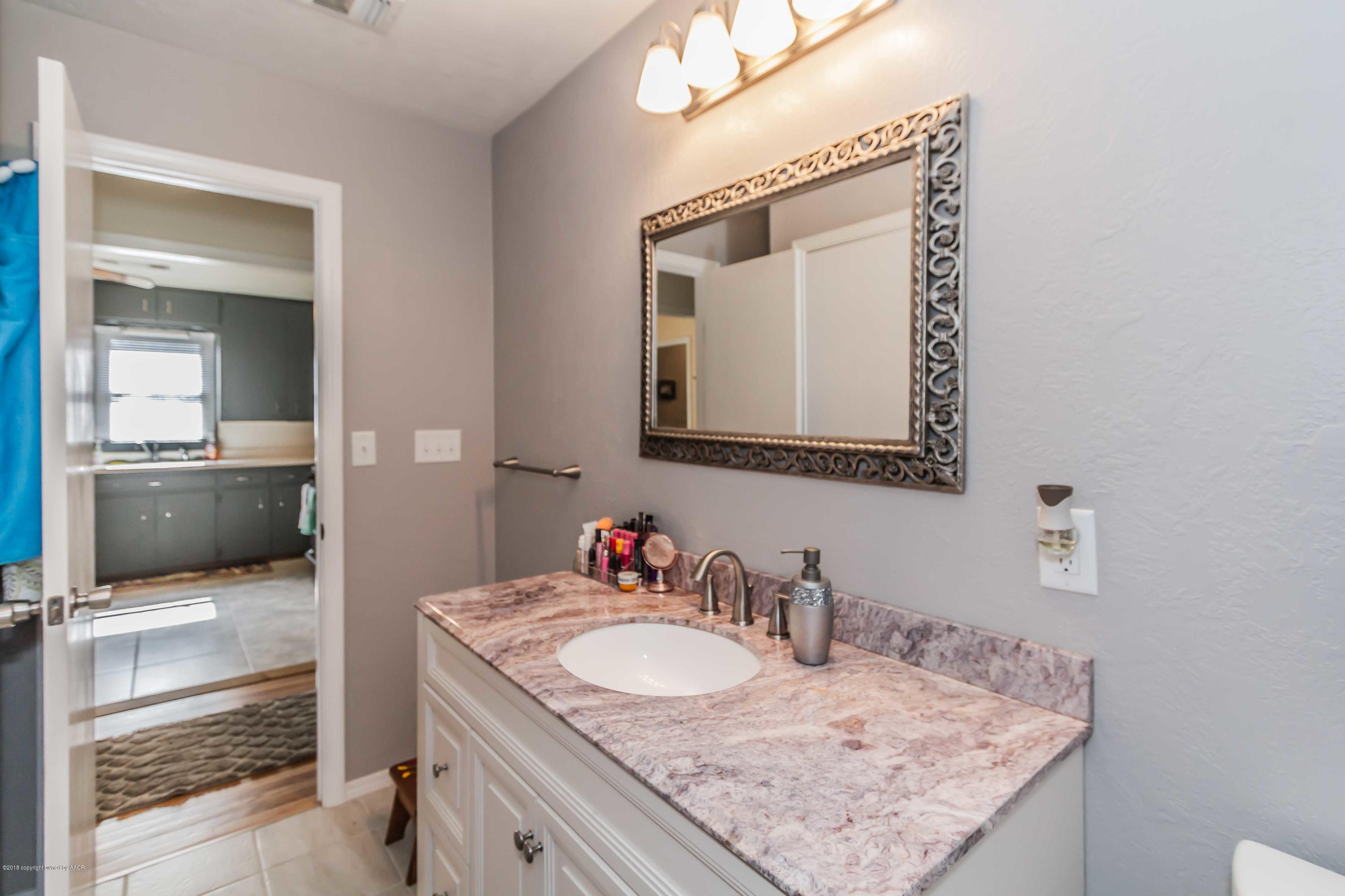 4301 Parker Street Amarillo, TX 79110 - Photo 17 of 42 BATHROOM 2 VIEW 3