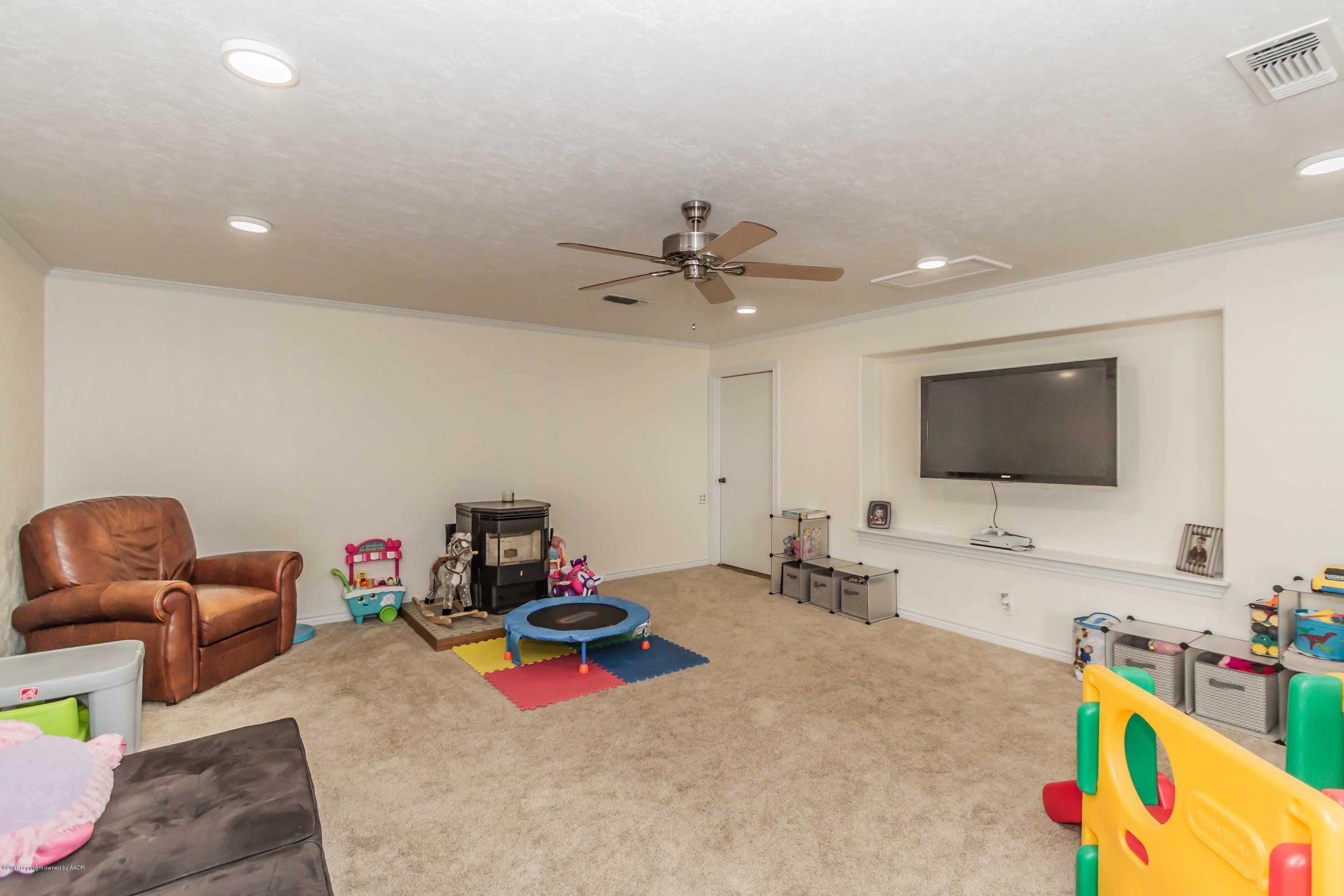 4301 Parker Street Amarillo, TX 79110 - Photo 25 of 42 DEN VIEW 1