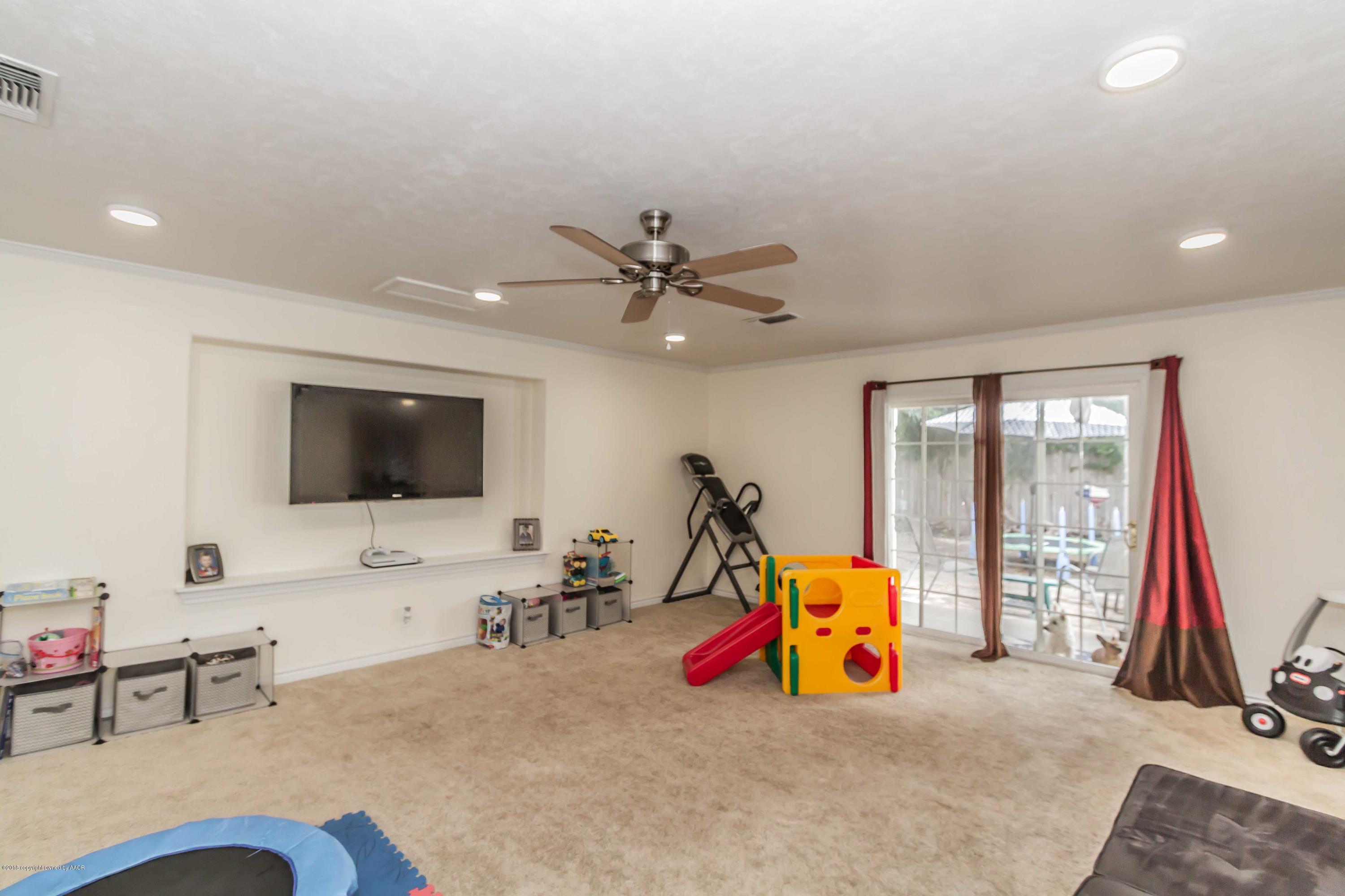 4301 Parker Street Amarillo, TX 79110 - Photo 26 of 42 DEN VIEW 2