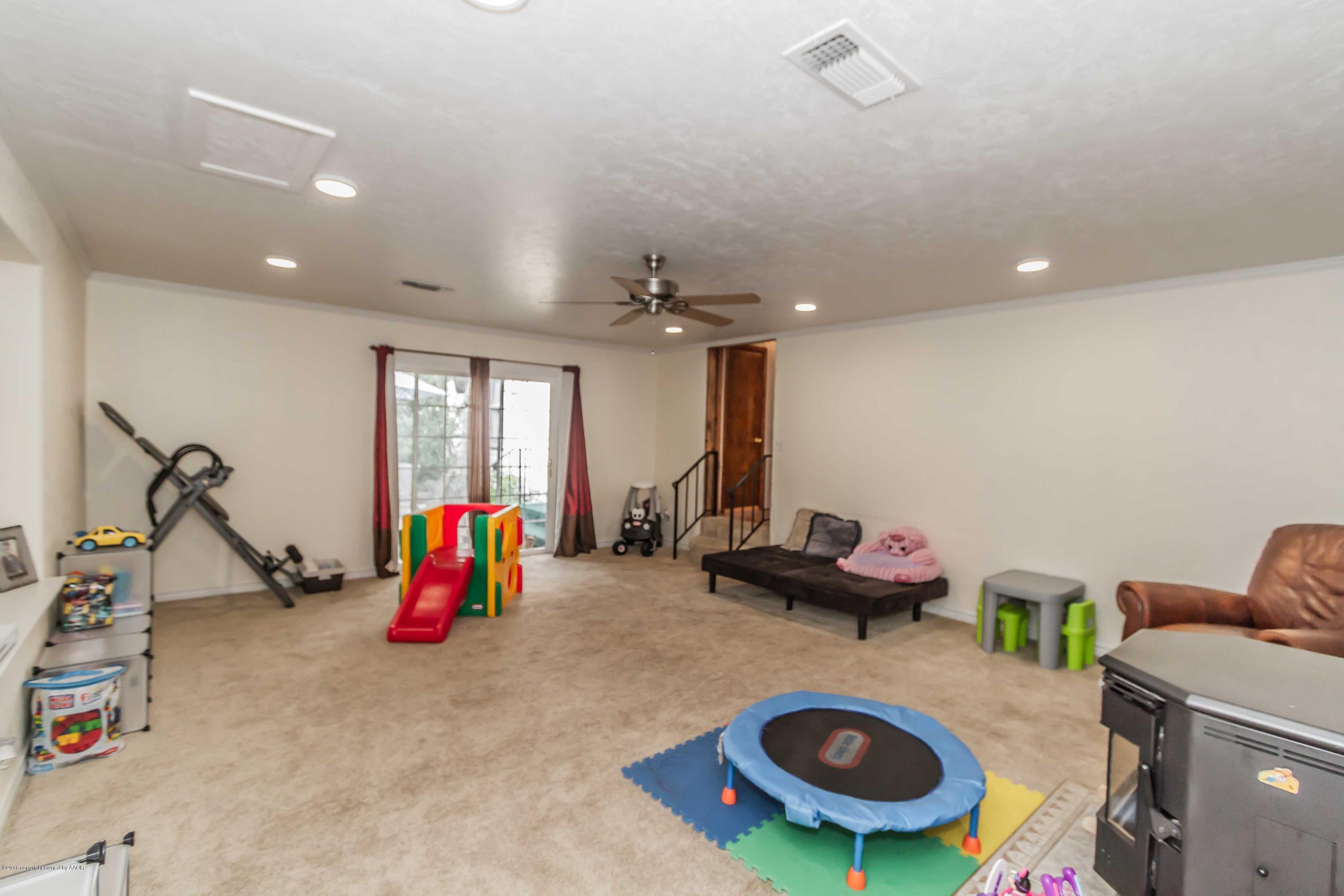 4301 Parker Street Amarillo, TX 79110 - Photo 27 of 42 DEN VIEW 3