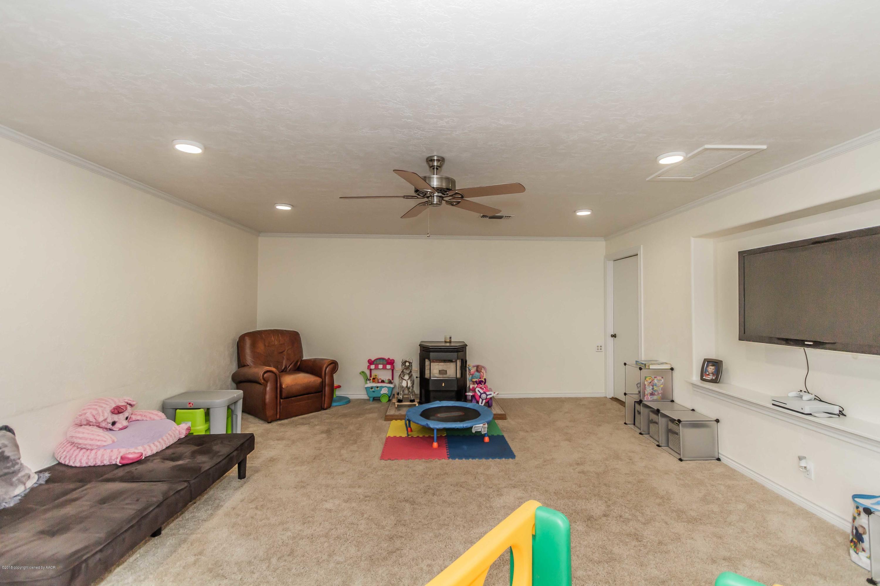 4301 Parker Street Amarillo, TX 79110 - Photo 28 of 42 DEN VIEW 4