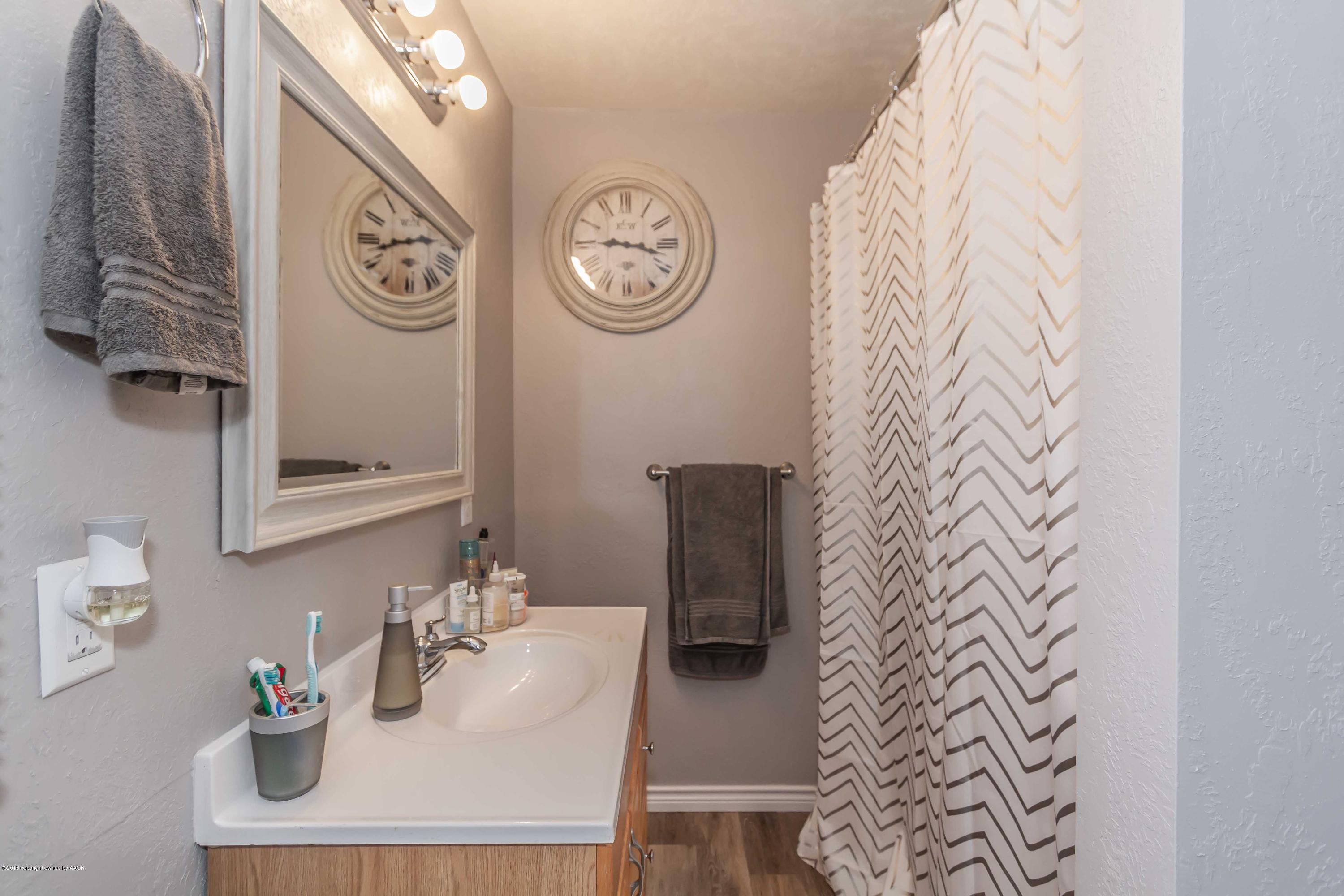 4301 Parker Street Amarillo, TX 79110 - Photo 33 of 42 MASTER BATH VIEW 1