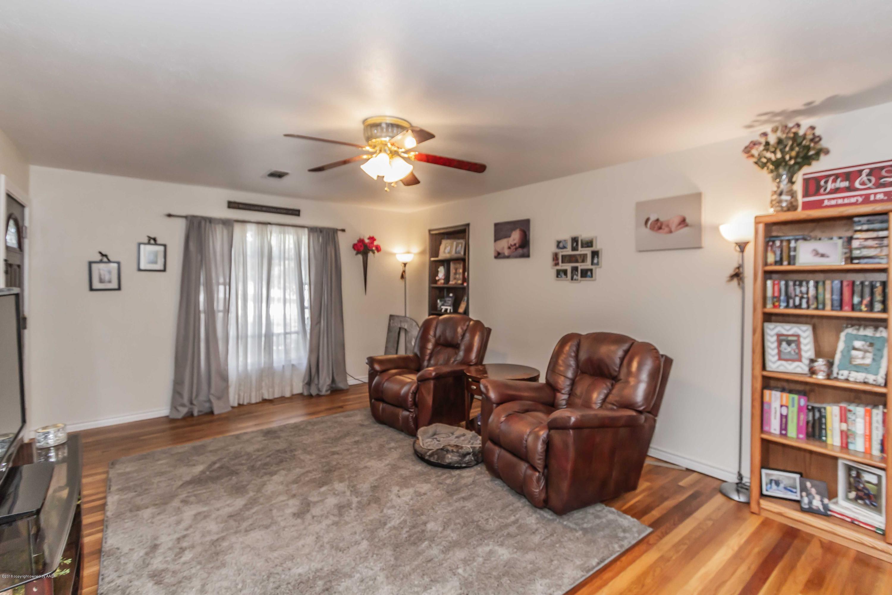 4301 Parker Street Amarillo, TX 79110 - Photo 6 of 42 LIVING ROOM VIEW 1
