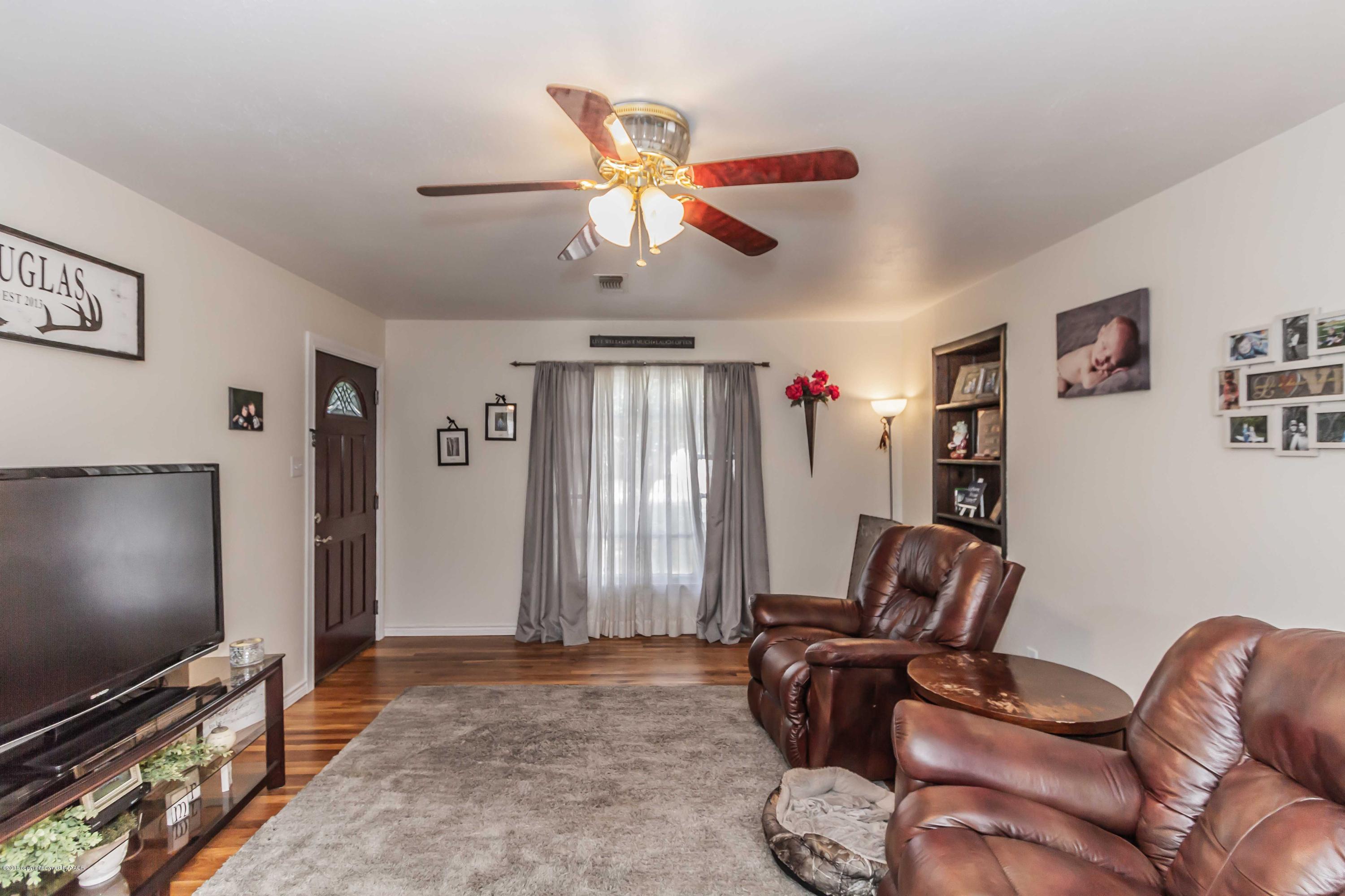 4301 Parker Street Amarillo, TX 79110 - Photo 7 of 42 LIVING ROOM VIEW 2