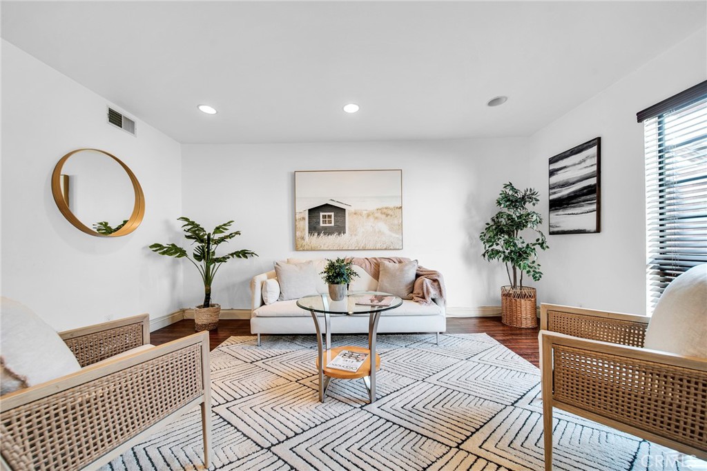 230 Bethany Road, Unit 204 Burbank, CA 91504 - Photo 1 of 1 Living room