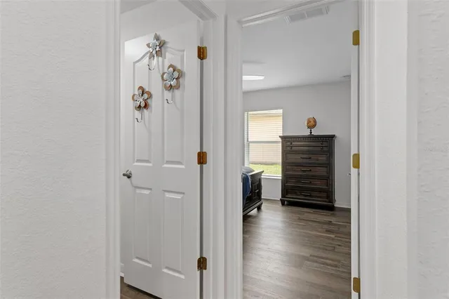 a view of a yard with a house