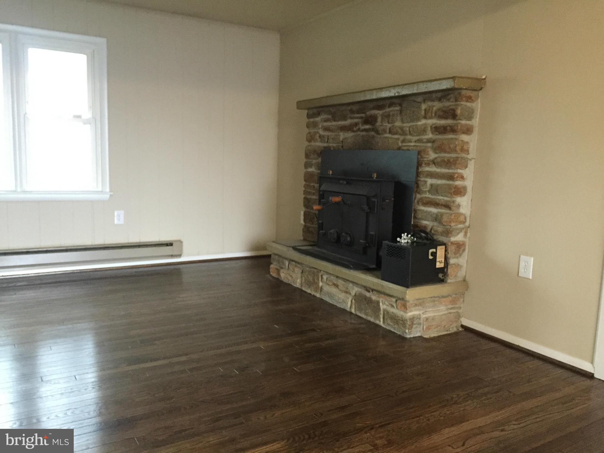 7713 Buckhill Road Kingsville, MD 21087 - Photo 9 of 26 Living Room