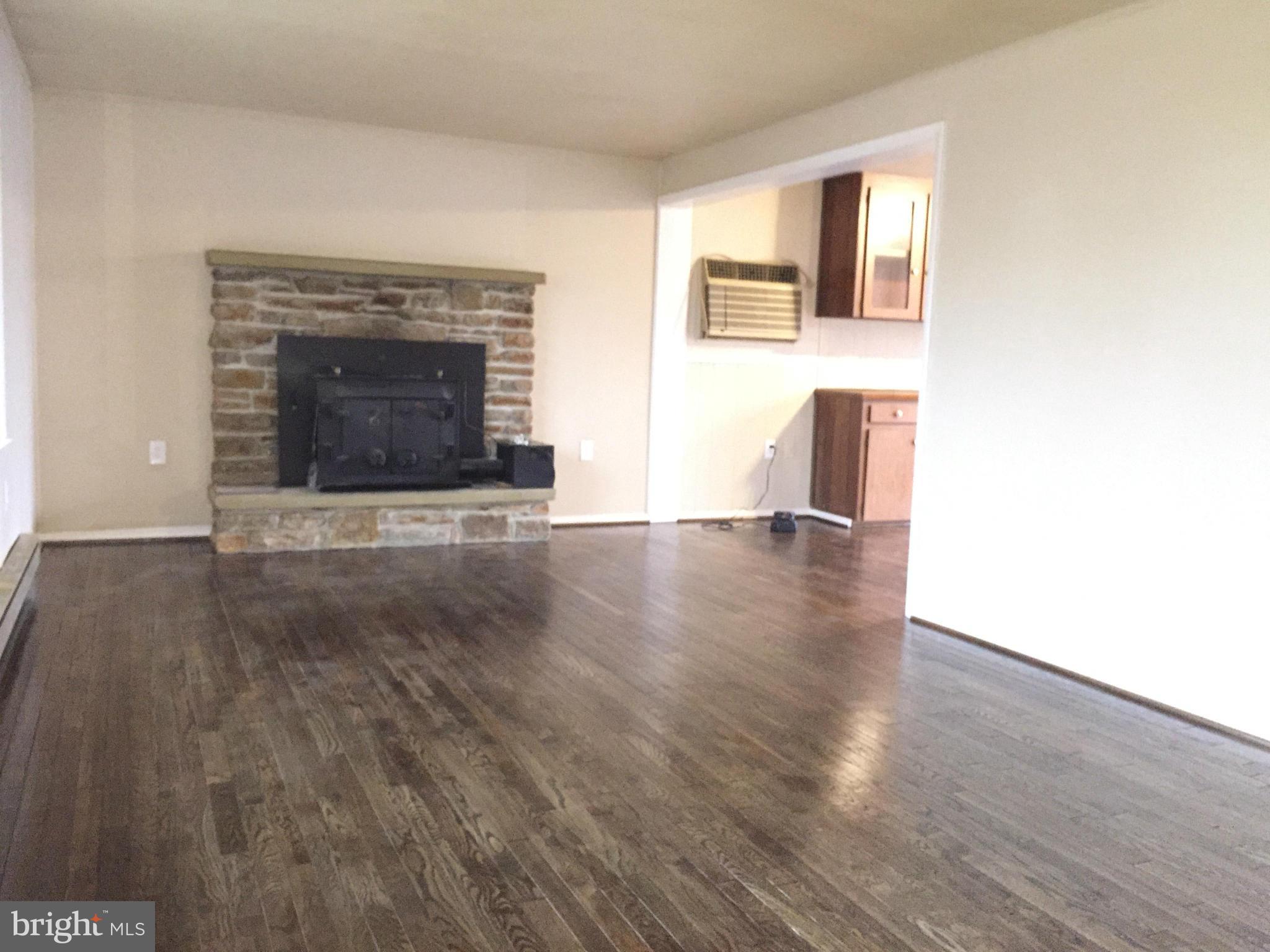 7713 Buckhill Road Kingsville, MD 21087 - Photo 10 of 26 Living Room