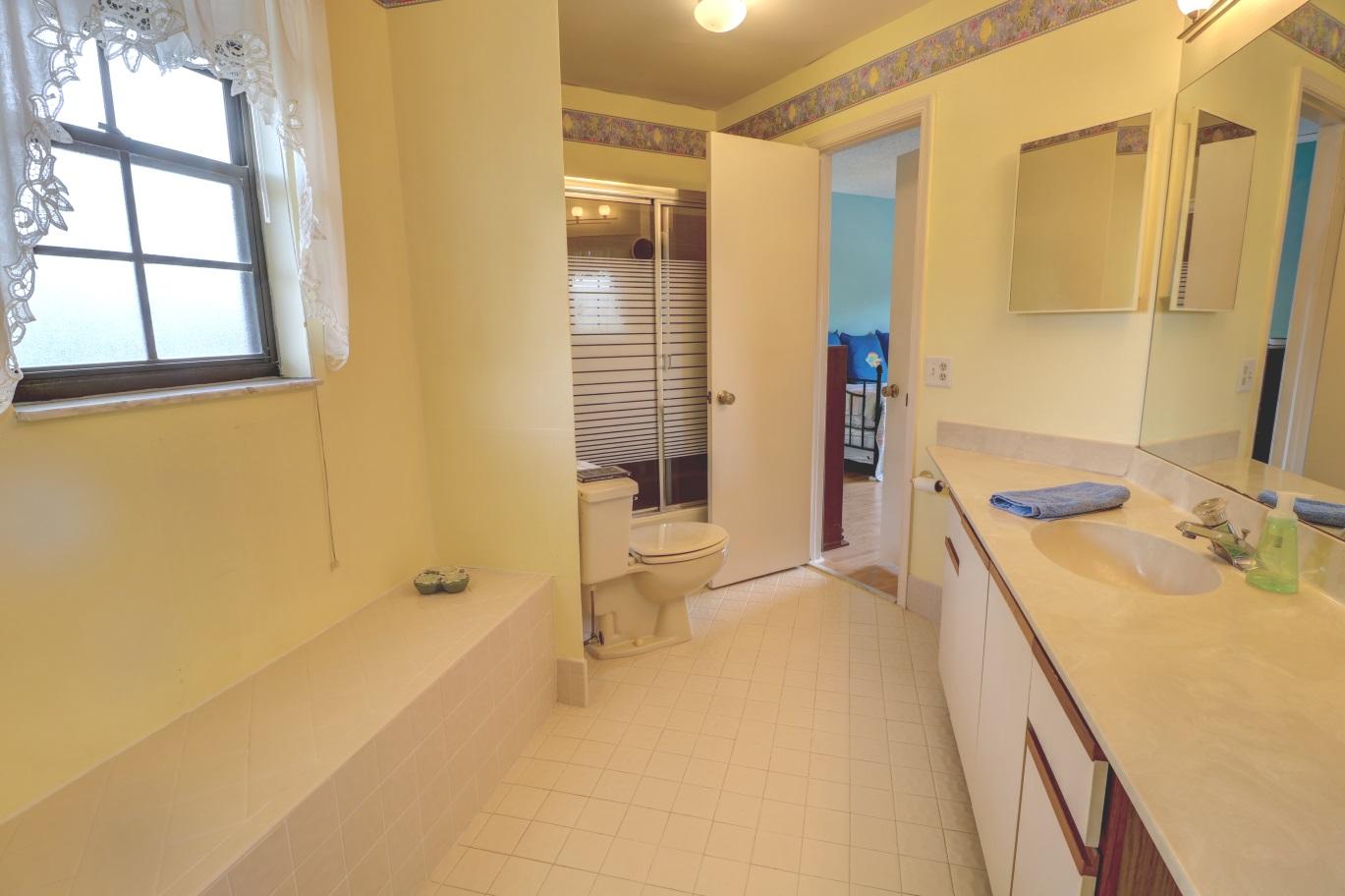 20945 Boca Ridge Drive South Boca Raton, FL 33428 - Photo 28 of 56 Upstairs Bathroom
