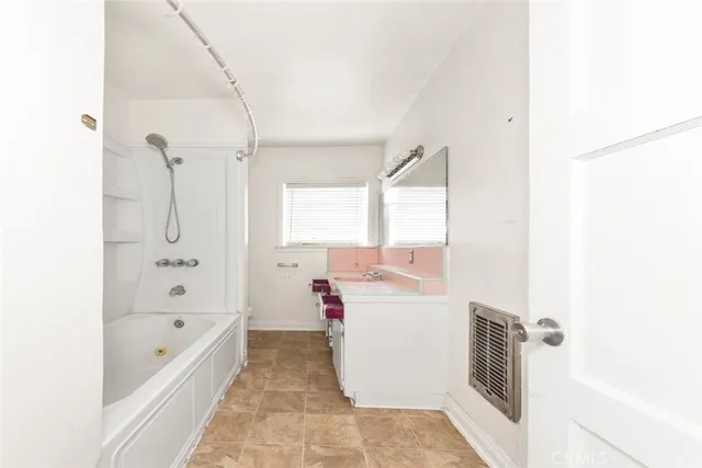 $1,600,000 | 7719 Yolanda Avenue, Reseda, CA 91335