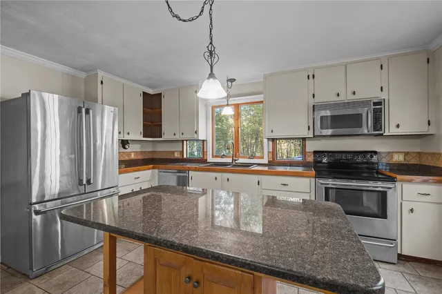 $624,900 | 153 Kenyon Hill Trail, Richmond, RI 02898