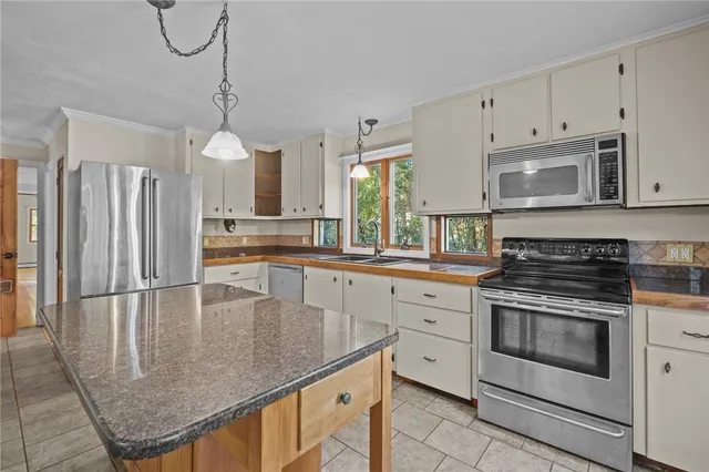 $624,900 | 153 Kenyon Hill Trail, Richmond, RI 02898