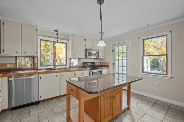 $624,900 | 153 Kenyon Hill Trail, Richmond, RI 02898