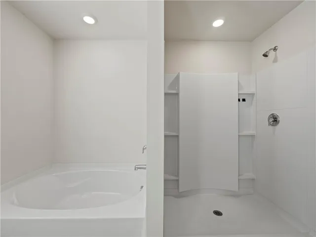 a close view of a bathtub in a bathroom