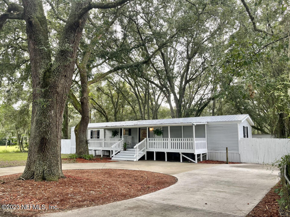 13712 Coman Road Jacksonville, FL 32218 - Photo 3 of 16 front view of a house with a garden