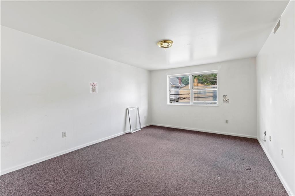 634 Broadway Avenue McKees Rocks, PA 15136 - Photo 11 of 40 an empty room with windows