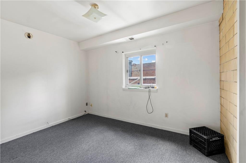 634 Broadway Avenue McKees Rocks, PA 15136 - Photo 14 of 40 a view of room and window
