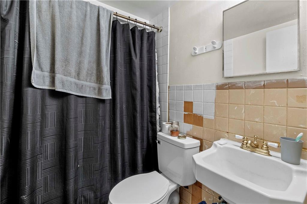 634 Broadway Avenue McKees Rocks, PA 15136 - Photo 27 of 40 a bathroom with a sink toilet and shower