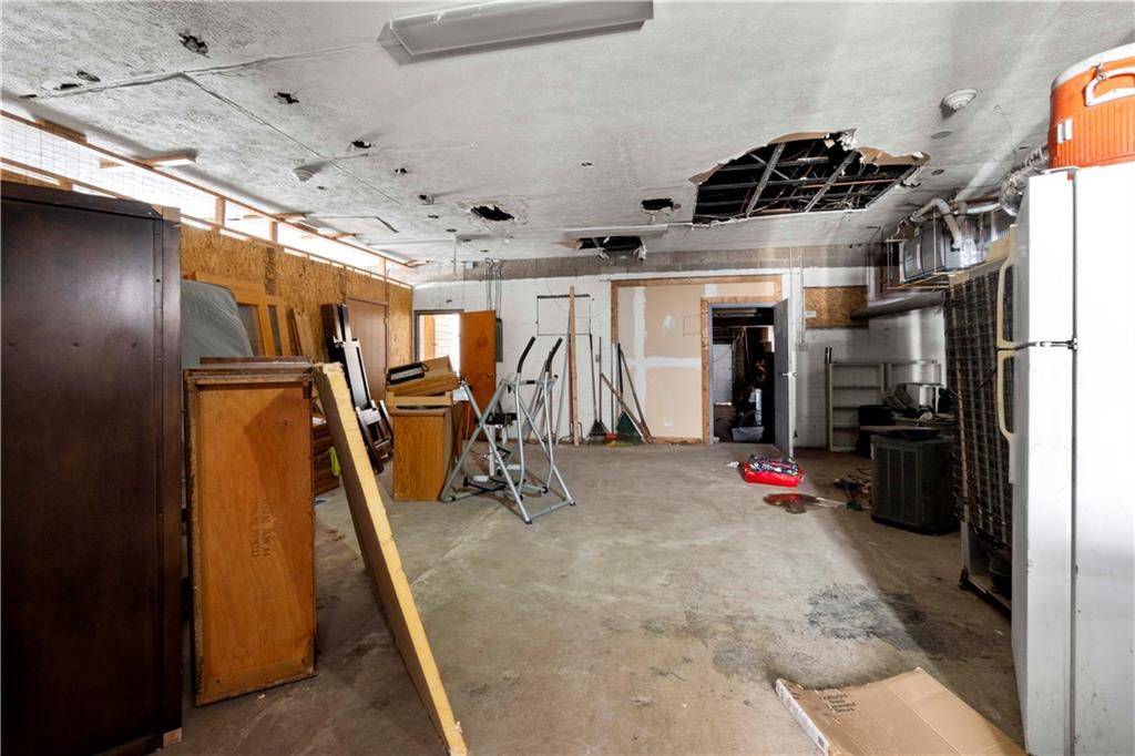 634 Broadway Avenue McKees Rocks, PA 15136 - Photo 28 of 40 a view of a room with gym equipment
