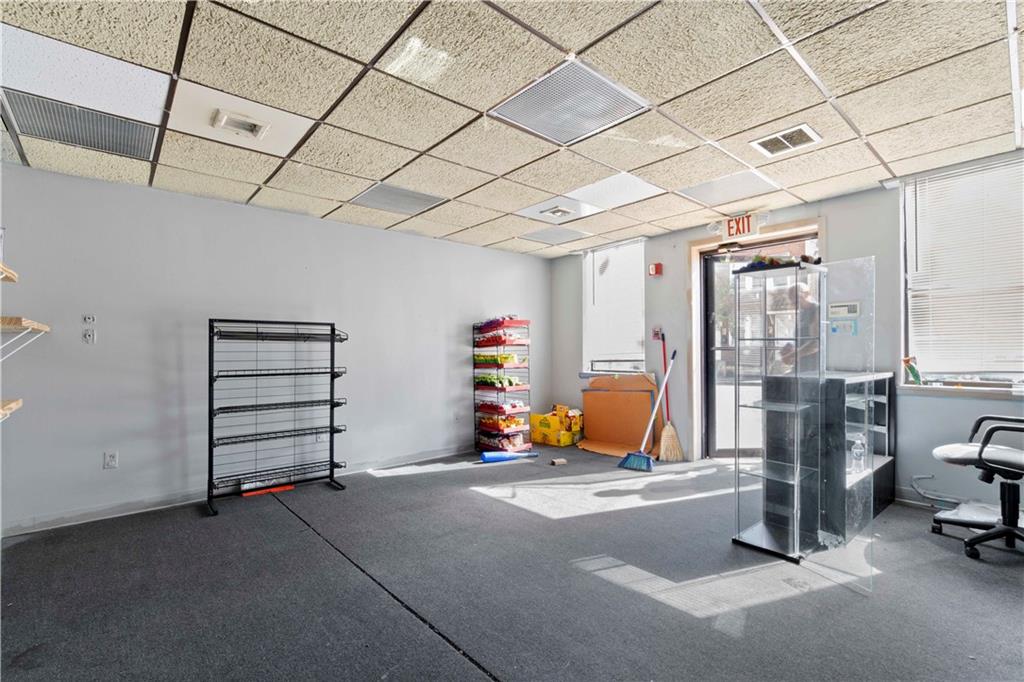 634 Broadway Avenue McKees Rocks, PA 15136 - Photo 37 of 40 a view of a room with gym equipment