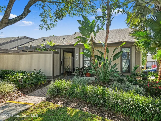 $265,000 | 690 Lake Villas Drive, Altamonte Springs, FL 32701