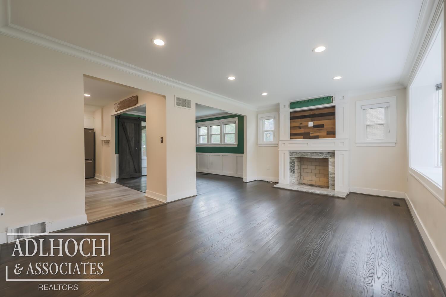 1438 Yorkshire Road Grosse Pointe Park, MI 48230 - Photo 3 of 19