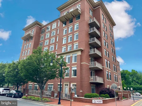 $539,000 | 4490 Market Commons Drive, Unit 302, Fairfax, VA 22033