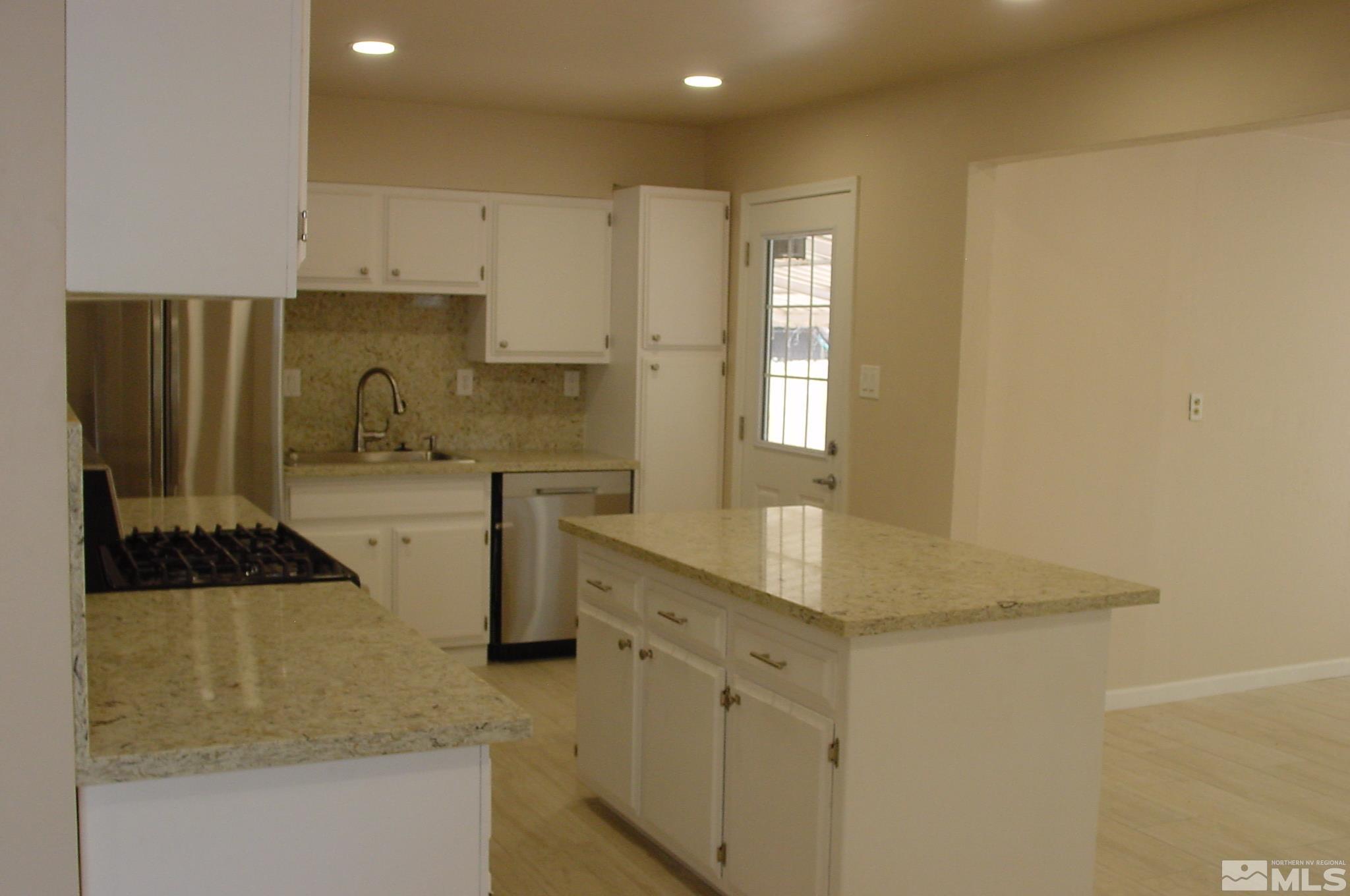 945 Bowman Drive Reno, NV 89503 - Photo 3 of 21 Photo 3