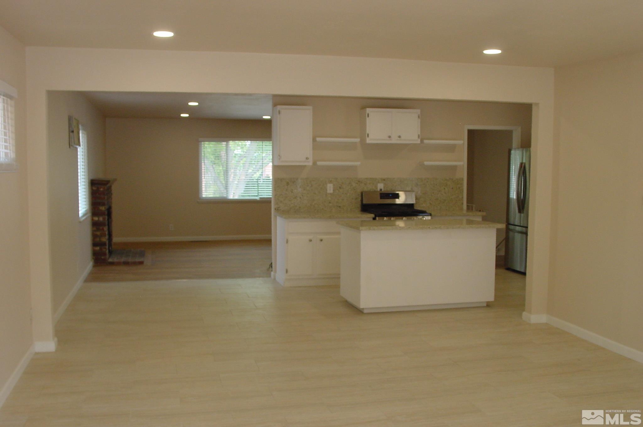 945 Bowman Drive Reno, NV 89503 - Photo 4 of 21 Photo 4