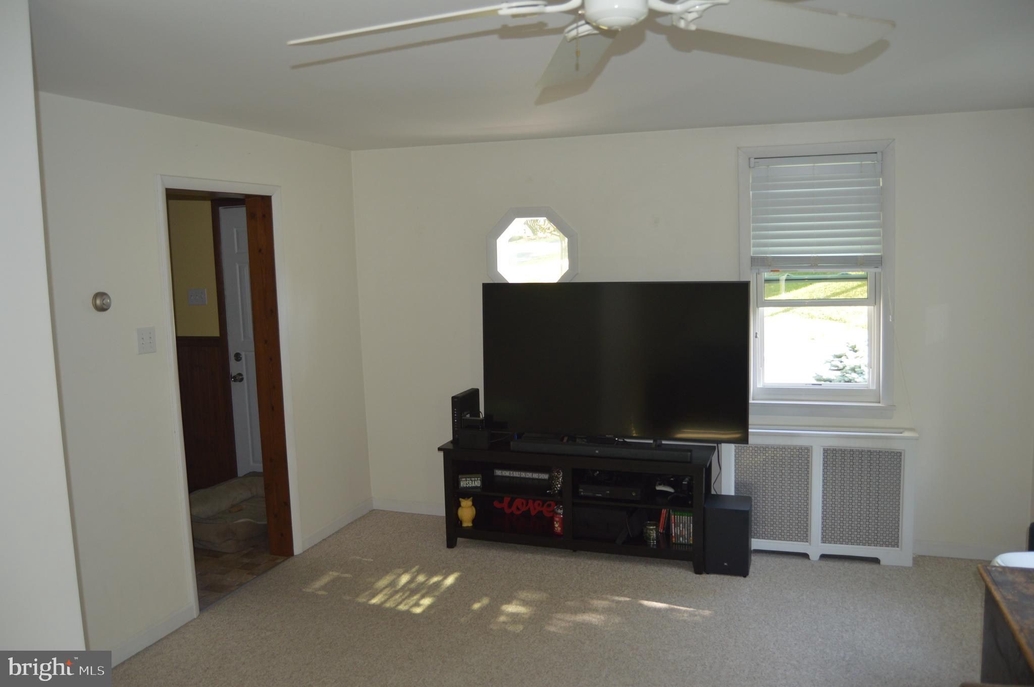 641 Brownsville Road Reading, PA 19608 - Photo 4 of 27 Living Room