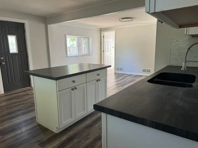 $1,995 | 1714 Rowland Avenue, Madison, WI 53704