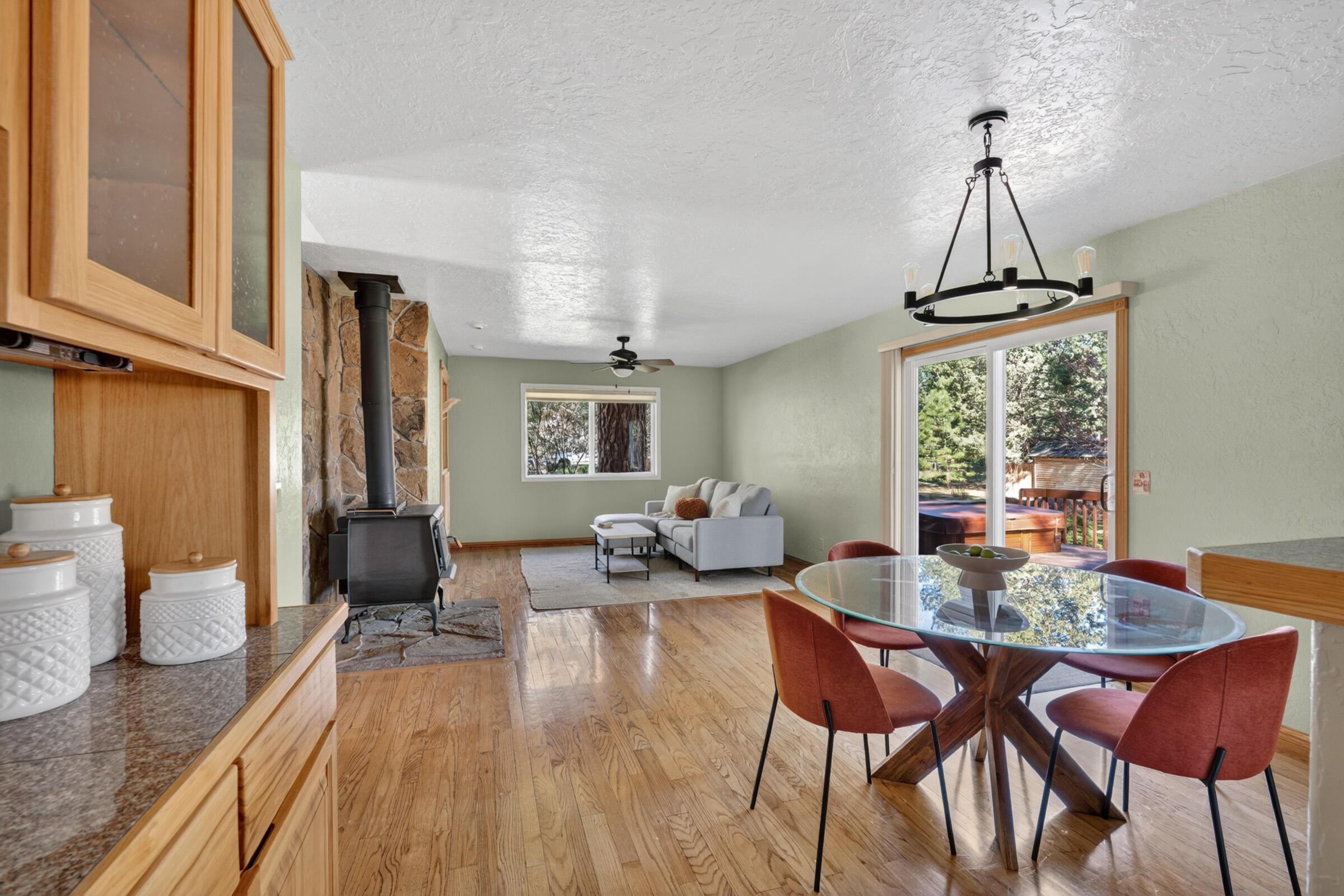 60596 Springtree Court Bend, OR 97702 - Photo 10 of 41 138_Springtree_Pro Property Photos_Bend