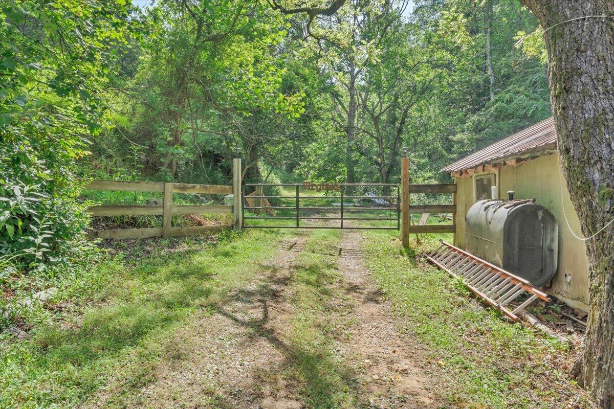 6624 Franklin Road Boones Mill, VA 24065 - Photo 37 of 57 37-MIB04786