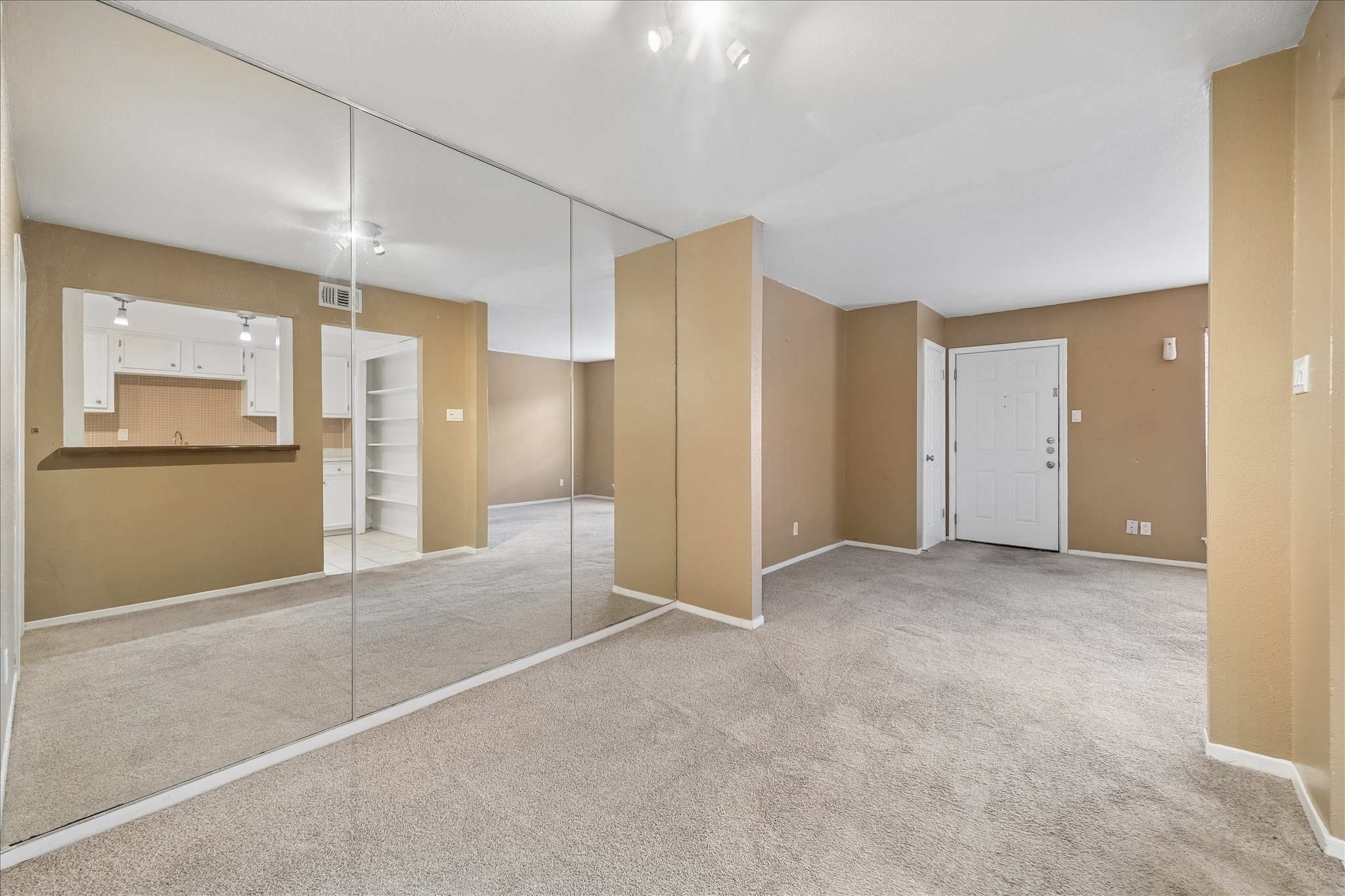 11540 Chimney Rock Road, Unit 201 Houston, TX 77035 - Photo 5 of 10 Gallery Image 5