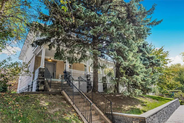 $1,888,000 | 32-15 Murray Lane | Murray Hill - Flushing