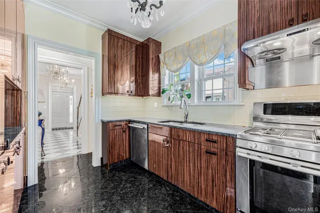 $1,888,000 | 32-15 Murray Lane | Murray Hill - Flushing